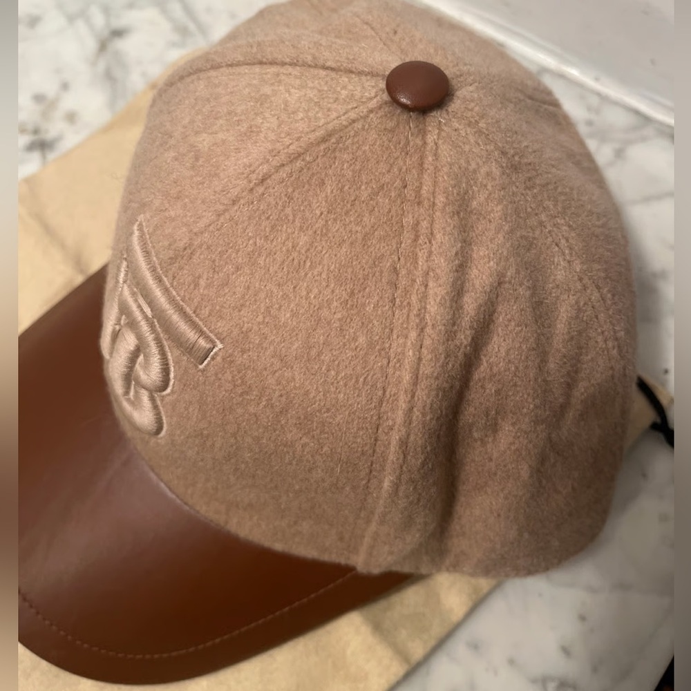 BURBERRY CAP! Like new! - Picture 5 of 7